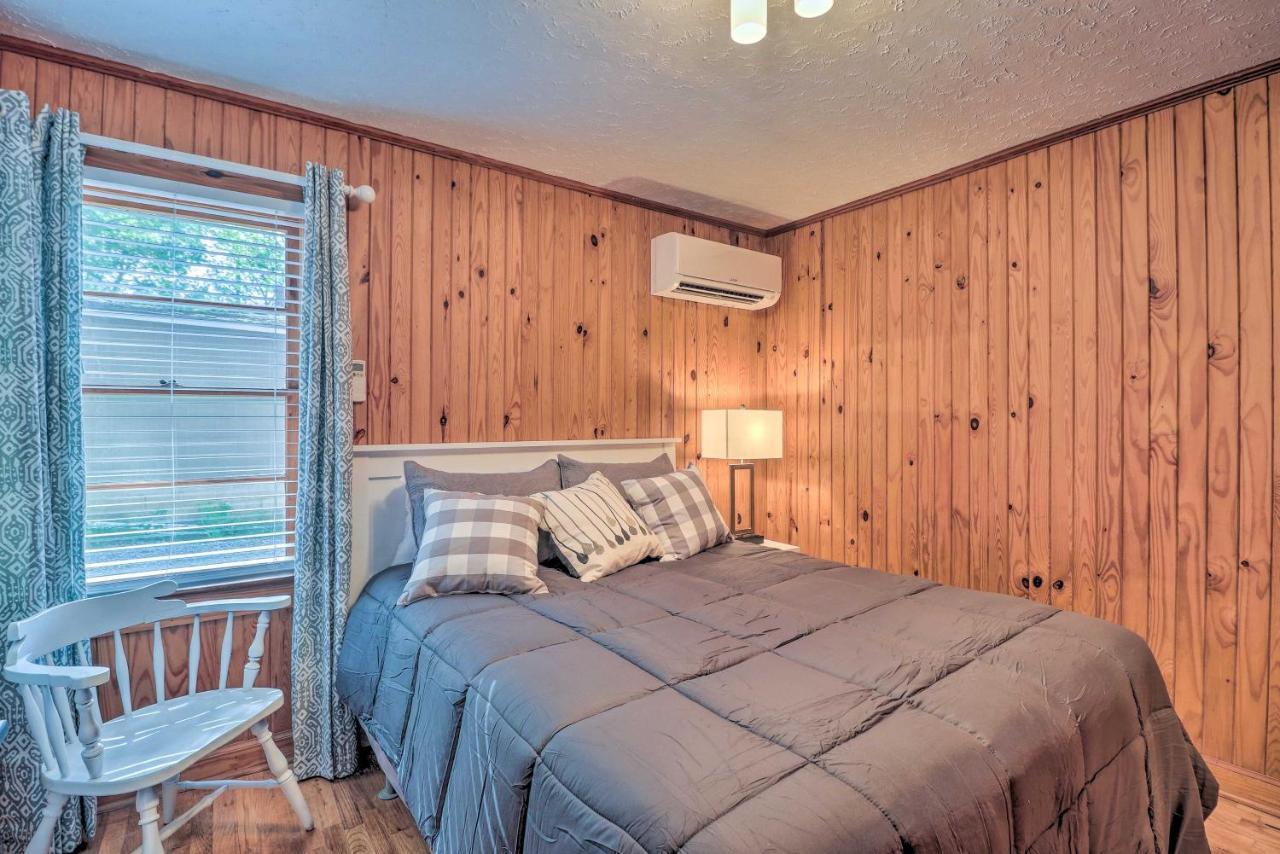 Waterfront Lake Martin Home With Grill And Beach! Eclectic エクステリア 写真
