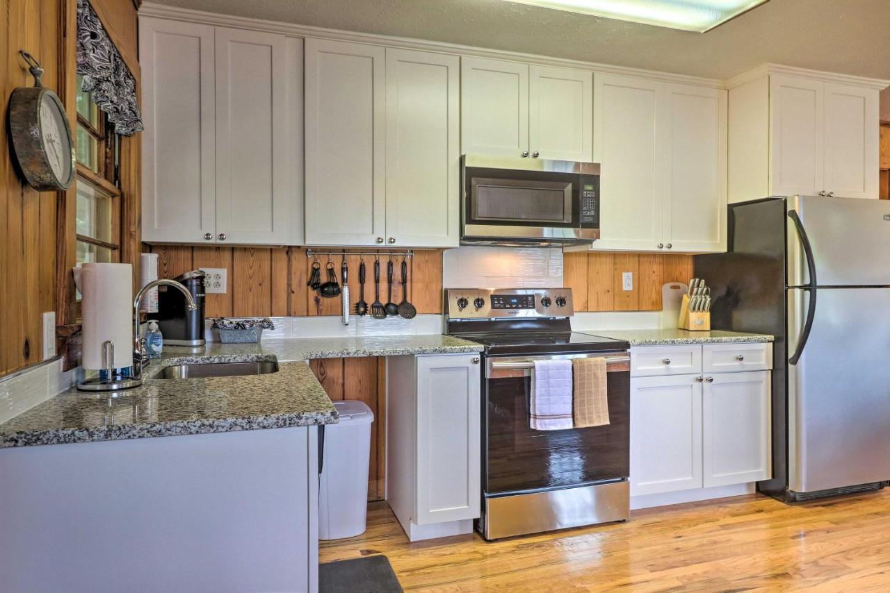 Waterfront Lake Martin Home With Grill And Beach! Eclectic エクステリア 写真